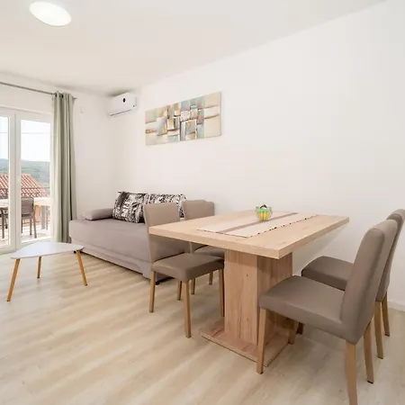 Oriana Apartment *
