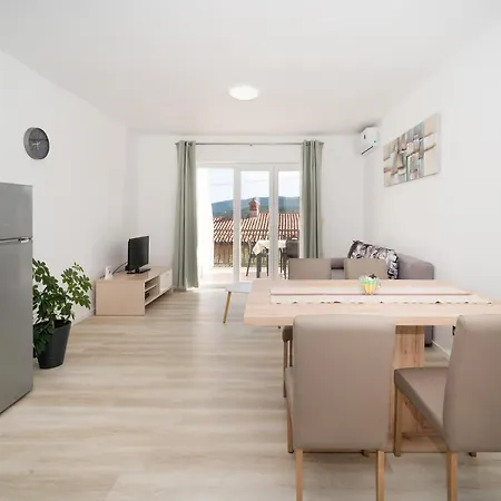 Apartment Oriana *