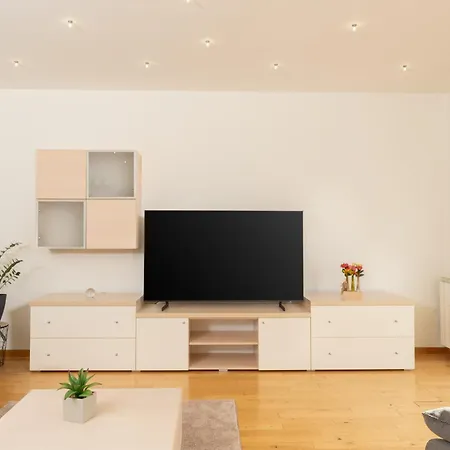 Oriana Apartment *